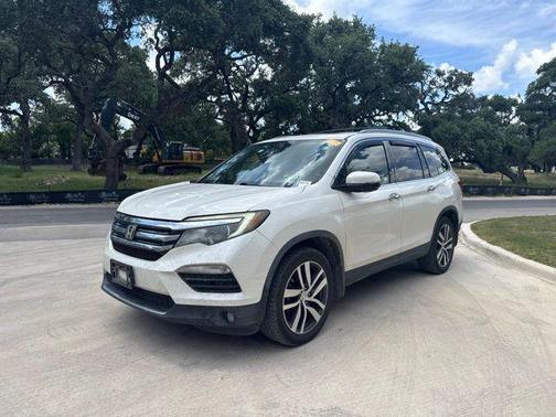 White 2017 Honda Pilot Elite