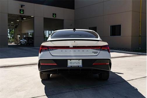 2025 Hyundai ELANTRA HEV SEL Sport