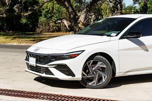 2025 Hyundai ELANTRA HEV SEL Sport