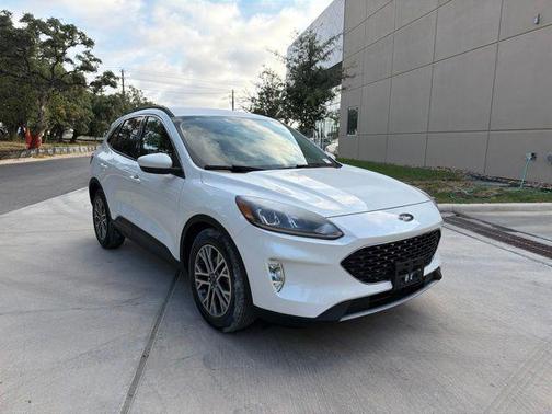 Star White Metallic Tri-Coat 2022 Ford Escape SEL