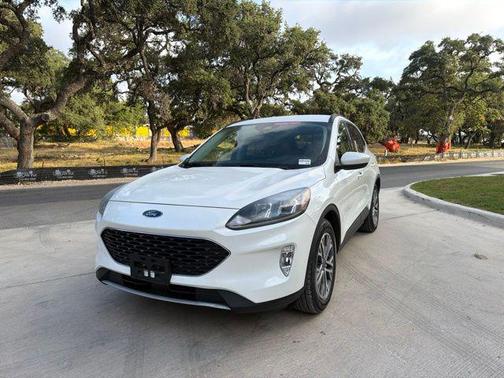 Star White Metallic Tri-Coat 2022 Ford Escape SEL