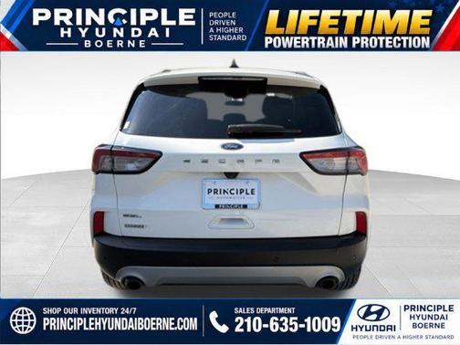 Star White Metallic Tri-Coat 2022 Ford Escape SEL