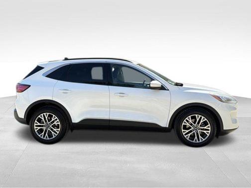 Star White Metallic Tri-Coat 2022 Ford Escape SEL