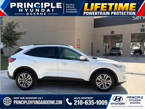 Star White Metallic Tri-Coat 2022 Ford Escape SEL