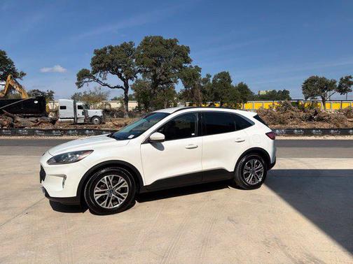 Star White Metallic Tri-Coat 2022 Ford Escape SEL