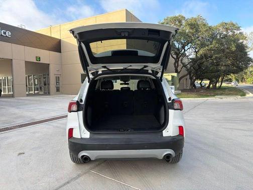 Star White Metallic Tri-Coat 2022 Ford Escape SEL