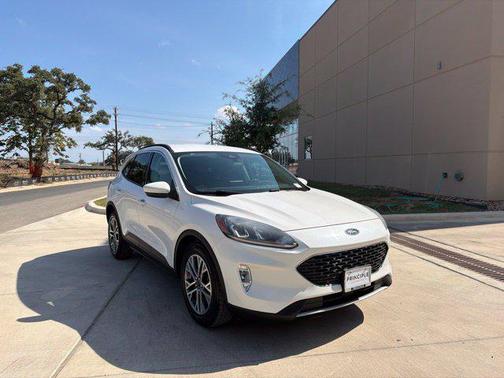 Star White Metallic Tri-Coat 2022 Ford Escape SEL