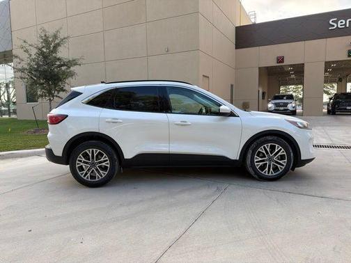 Star White Metallic Tri-Coat 2022 Ford Escape SEL
