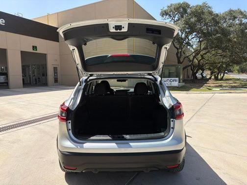 Brilliant Silver Metallic 2021 Nissan Rogue Sport S