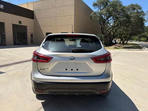 Brilliant Silver Metallic 2021 Nissan Rogue Sport S