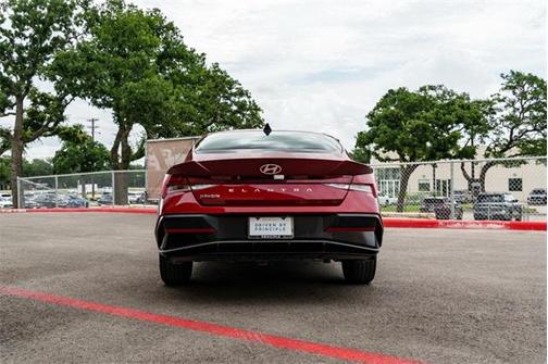 2025 Hyundai ELANTRA SEL
