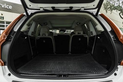 2021 Volvo XC90 T5 Momentum