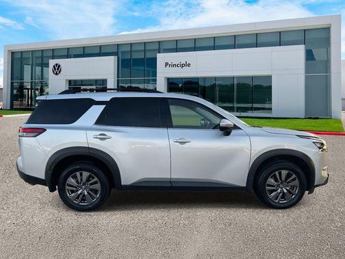 Brilliant Silver Metallic 2024 Nissan Pathfinder SV 4WD