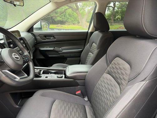 Brilliant Silver Metallic 2024 Nissan Pathfinder SV 4WD