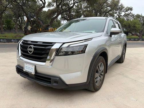 Brilliant Silver Metallic 2024 Nissan Pathfinder SV 4WD