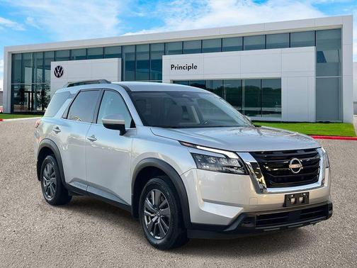 Brilliant Silver Metallic 2024 Nissan Pathfinder SV 4WD