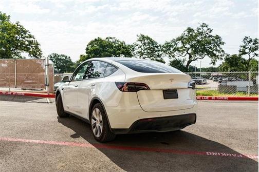 2022 Tesla Model Y Long Range Dual Motor All-Wheel Drive