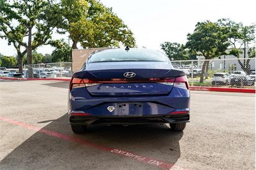 2022 Hyundai ELANTRA SE