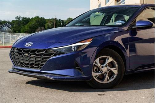 2022 Hyundai ELANTRA SE