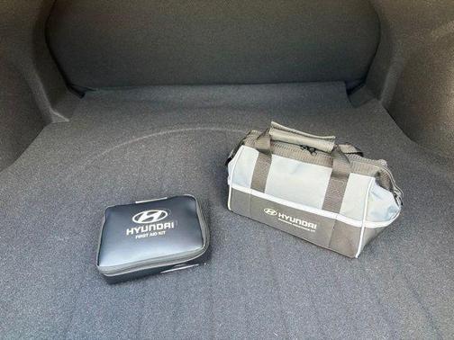 Abyss Black 2026 Hyundai ELANTRA SE
