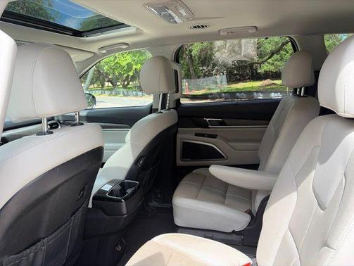 Sangria 2022 Kia Telluride EX