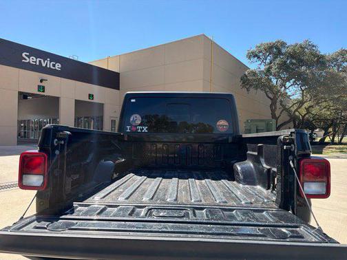Black Clearcoat 2022 Jeep Gladiator Willys 4x4
