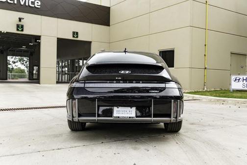 2025 Hyundai IONIQ 6 SE