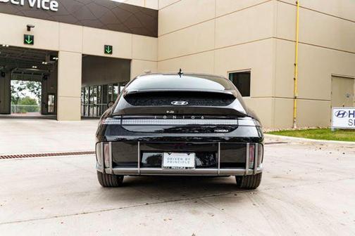 2025 Hyundai IONIQ 6 SE