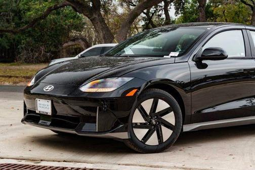 2025 Hyundai IONIQ 6 SE
