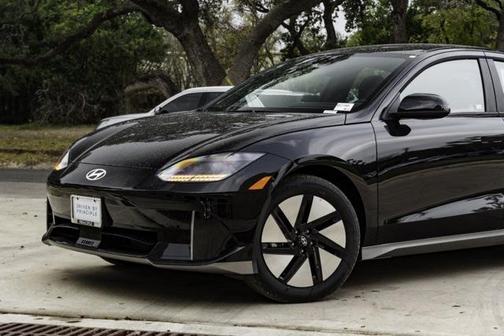 2025 Hyundai IONIQ 6 SE