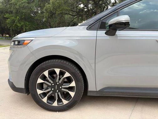 Ceramic Silver 2022 Kia Carnival EX