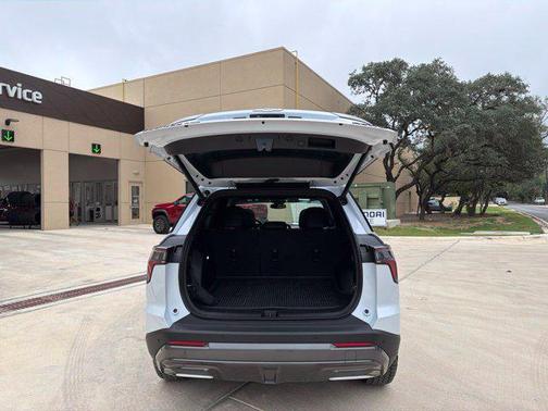 Polar White Tricoat 2026 Chevrolet Equinox AWD ACTIV