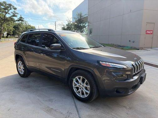 Granite Crystal Metallic Clearcoat 2018 Jeep Cherokee Latitude Plus