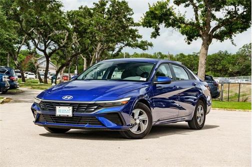 2025 Hyundai ELANTRA SE