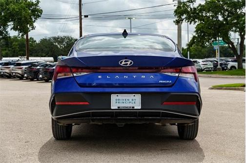 2025 Hyundai ELANTRA SE