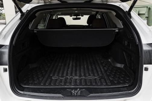 2022 Subaru Outback Touring XT