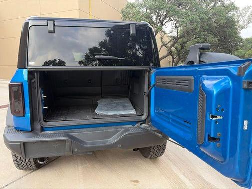 Velocity Blue Metallic 2024 Ford Bronco Black Diamond