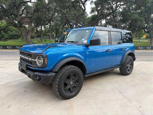 Velocity Blue Metallic 2024 Ford Bronco Black Diamond