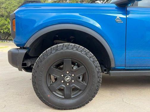 Velocity Blue Metallic 2024 Ford Bronco Black Diamond