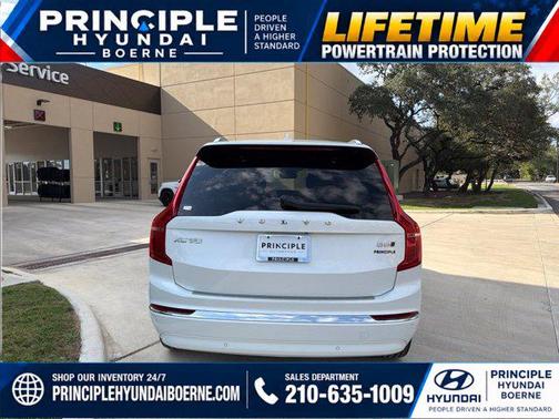 Crystal White Metallic 2023 Volvo XC90 B6 Plus 7-Seater