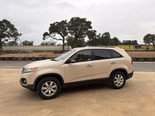 White Sand Beige 2011 Kia Sorento LX