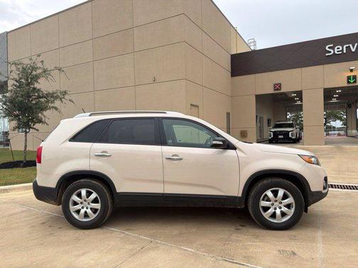 White Sand Beige 2011 Kia Sorento LX