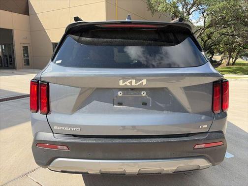 Everlasting Silver 2023 Kia Sorento SX