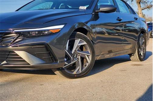 2025 Hyundai ELANTRA SEL
