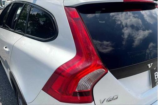2015 Volvo V60 Cross Country T5 Platinum
