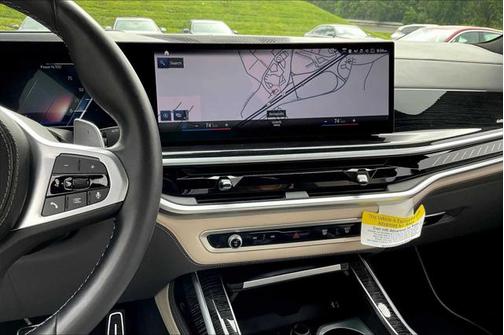 2023 BMW X7 M60i