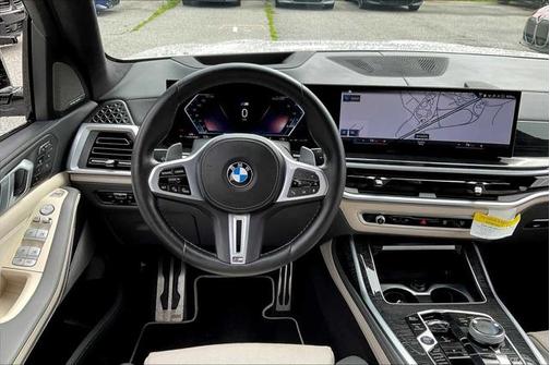2023 BMW X7 M60i