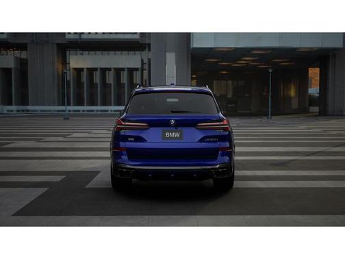 2025 BMW X5 M60i