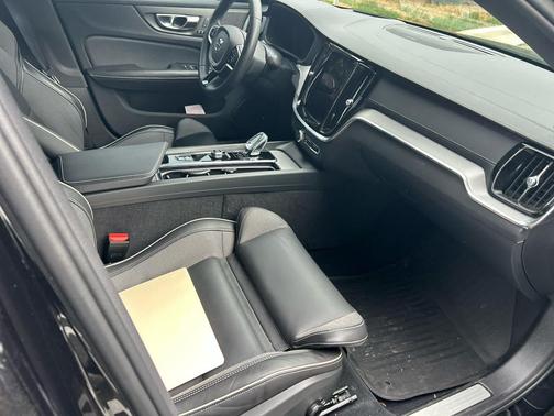 Onyx Black Metallic 2023 Volvo S60 B5 Ultimate Black Edition