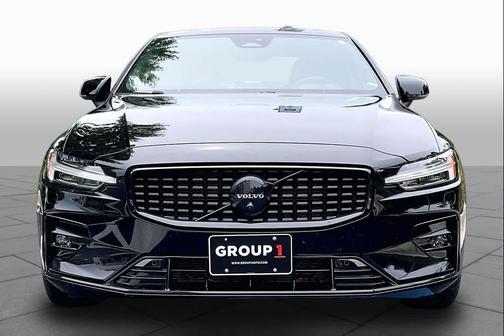 Onyx Black Metallic 2023 Volvo S60 B5 Ultimate Black Edition